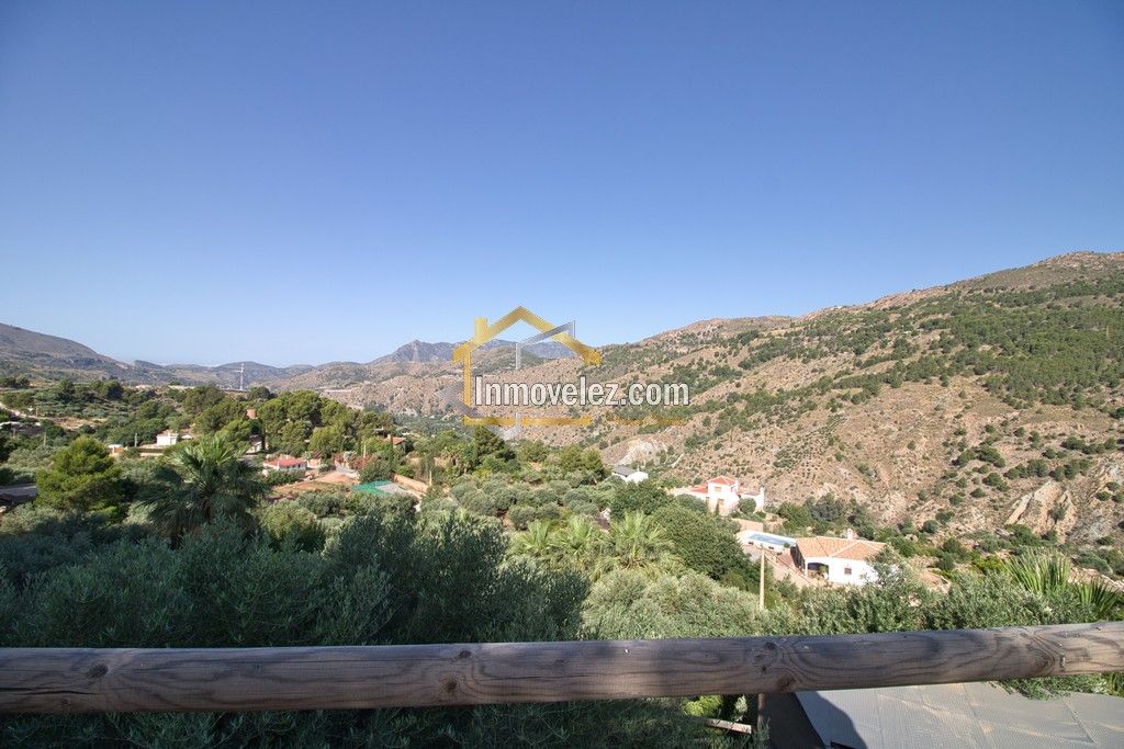 Cortijo rural en Vélez de Benaudalla (Ref.:0147)