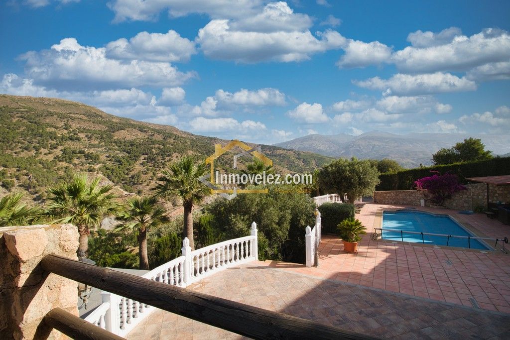 Cortijo rural en Vélez de Benaudalla (Ref.:0147)