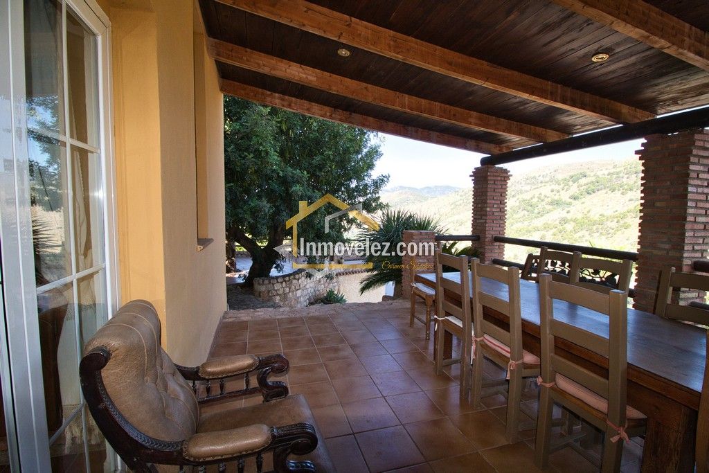 Cortijo rural en Vélez de Benaudalla (Ref.:0147)