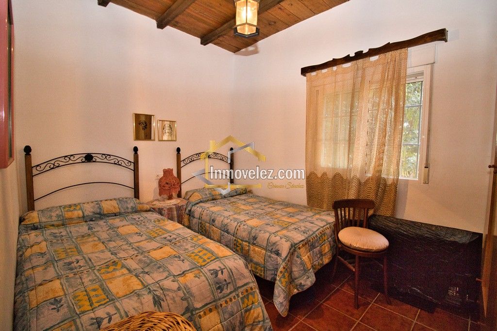 Cortijo rural en Vélez de Benaudalla (Ref.:0147)
