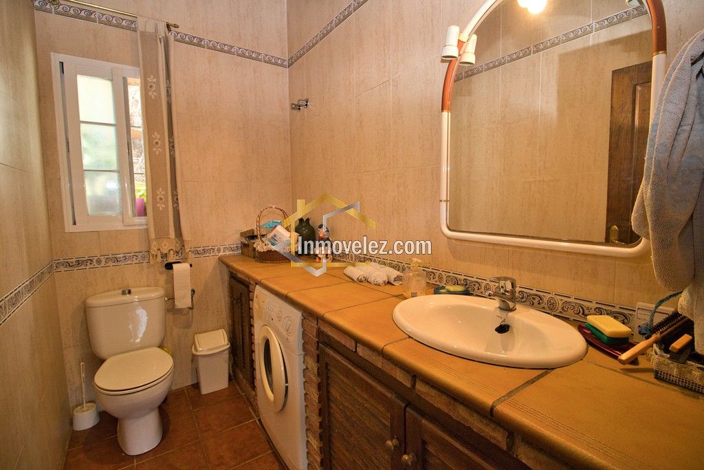 Cortijo rural en Vélez de Benaudalla (Ref.:0147)