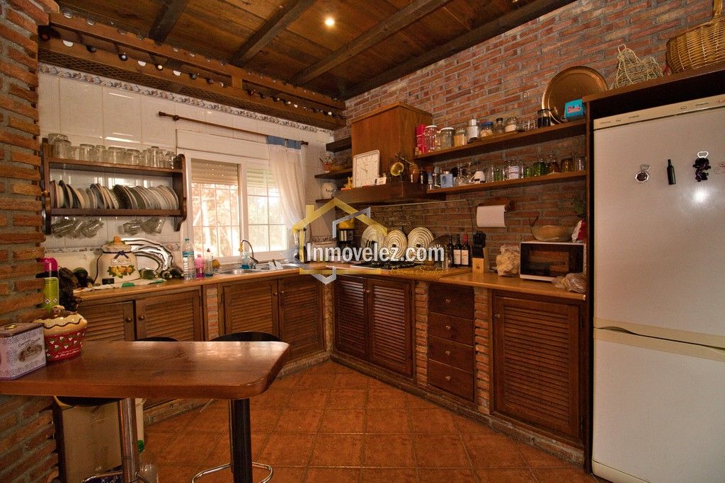 Cortijo rural en Vélez de Benaudalla (Ref.:0147)