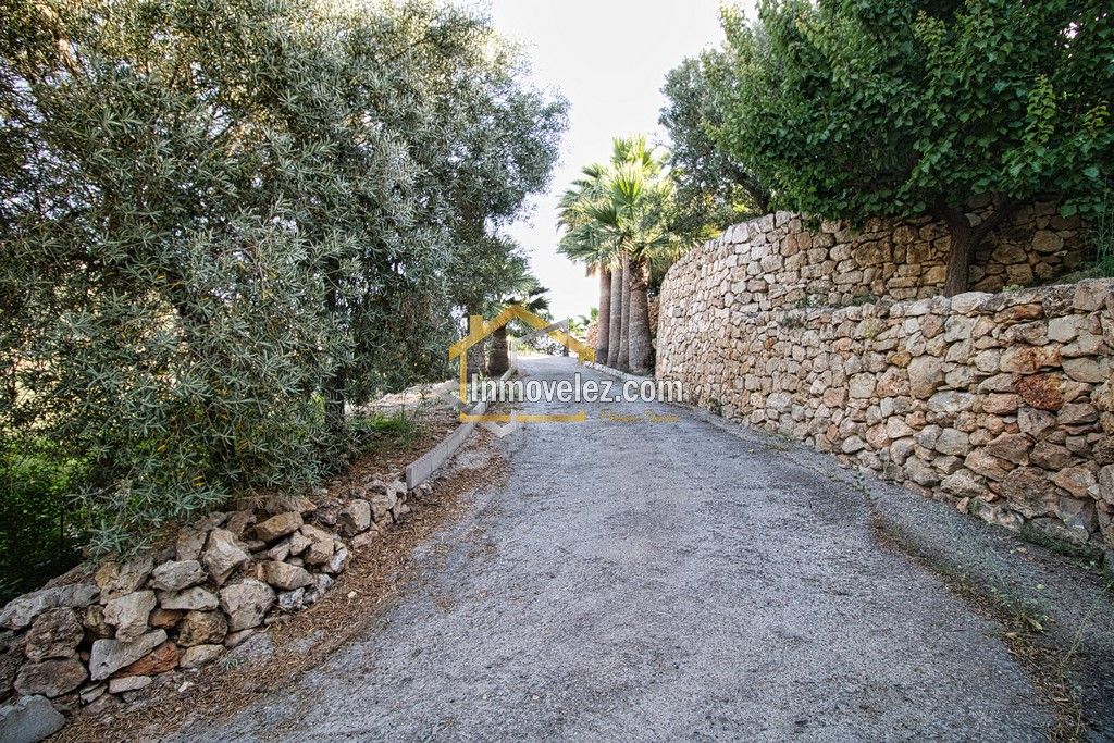 Cortijo rural en Vélez de Benaudalla (Ref.:0147)