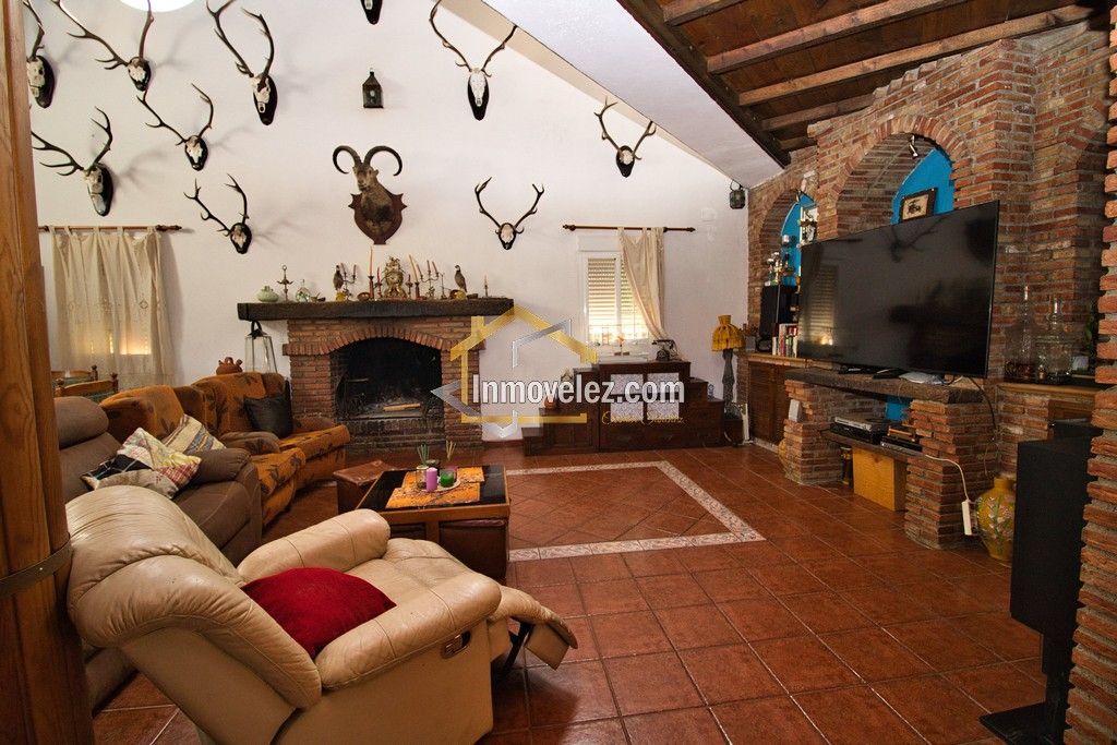 Cortijo rural en Vélez de Benaudalla (Ref.:0147)