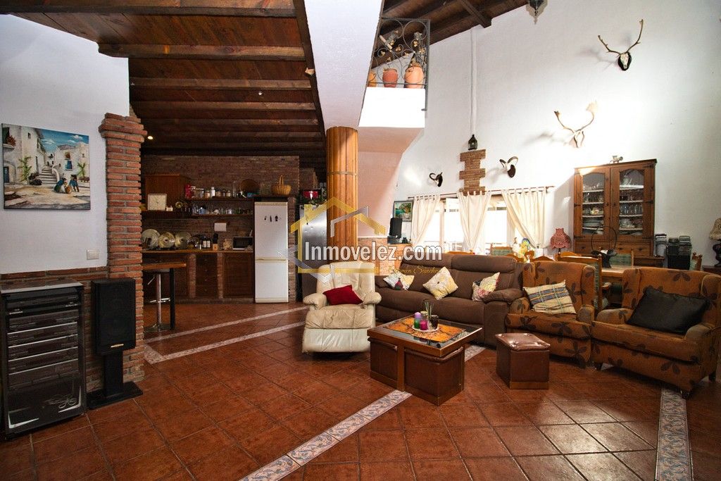 Cortijo rural en Vélez de Benaudalla (Ref.:0147)