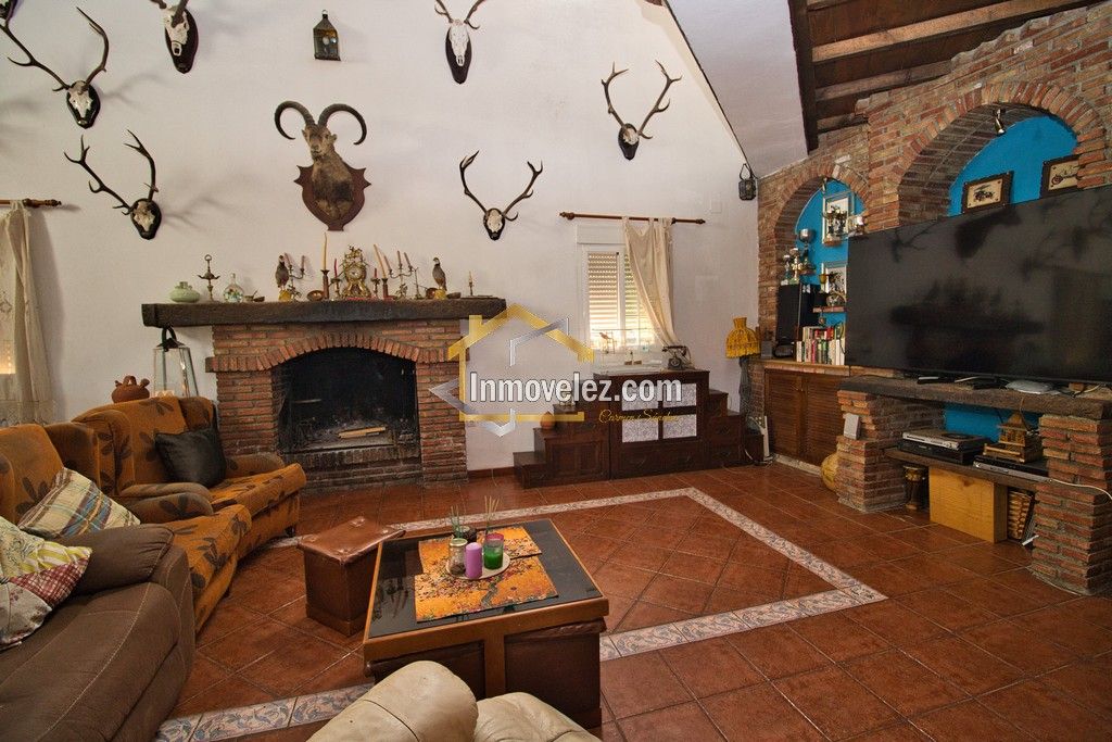 Cortijo rural en Vélez de Benaudalla (Ref.:0147)