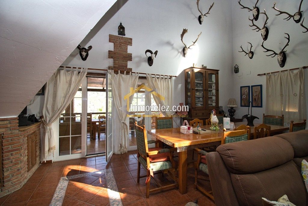 Cortijo rural en Vélez de Benaudalla (Ref.:0147)