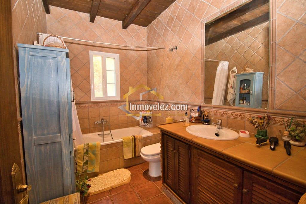 Cortijo rural en Vélez de Benaudalla (Ref.:0147)