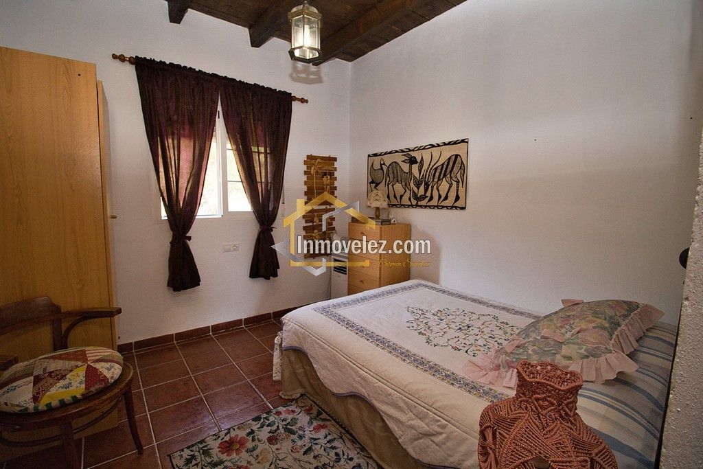 Cortijo rural en Vélez de Benaudalla (Ref.:0147)