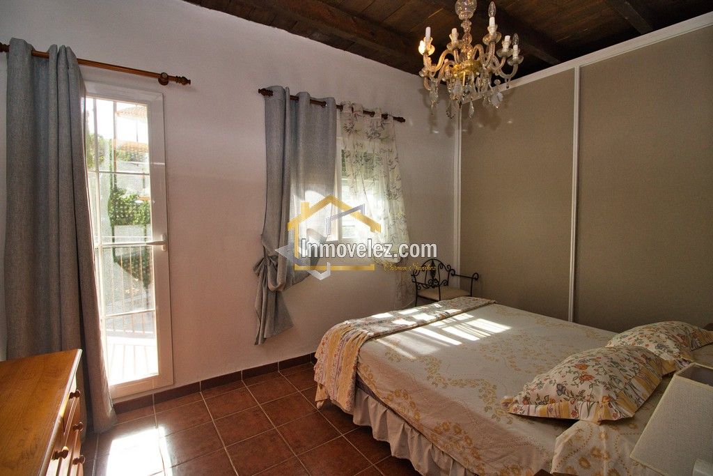 Cortijo rural en Vélez de Benaudalla (Ref.:0147)