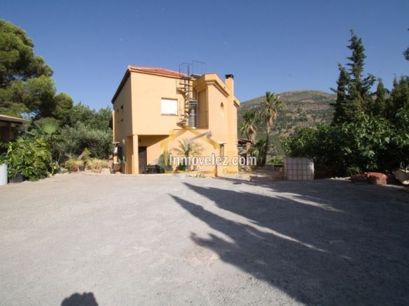 Cortijo rural en Vélez de Benaudalla (Ref.:0147)