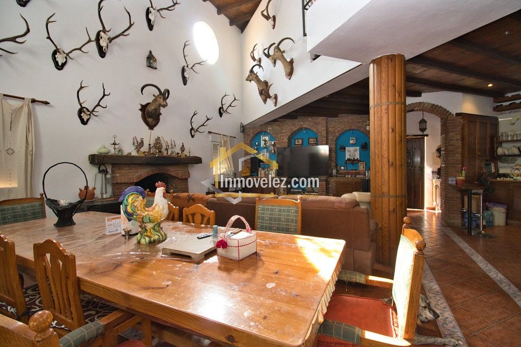 Cortijo rural en Vélez de Benaudalla (Ref.:0147)