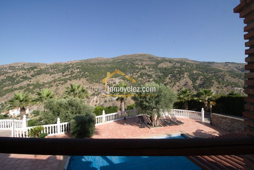Cortijo rural en Vélez de Benaudalla (Ref.:0147)