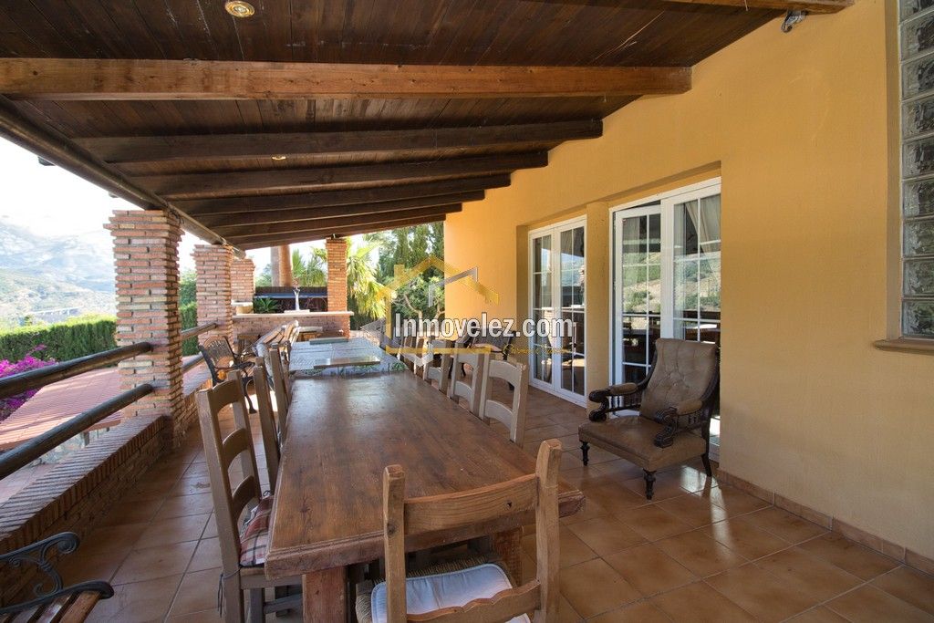 Cortijo rural en Vélez de Benaudalla (Ref.:0147)