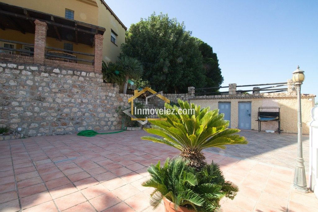 Cortijo rural en Vélez de Benaudalla (Ref.:0147)
