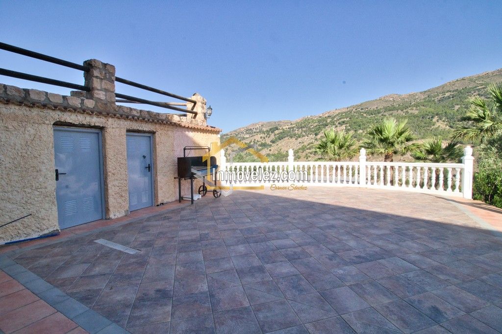 Cortijo rural en Vélez de Benaudalla (Ref.:0147)
