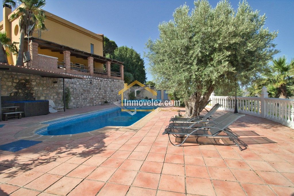 Cortijo rural en Vélez de Benaudalla (Ref.:0147)