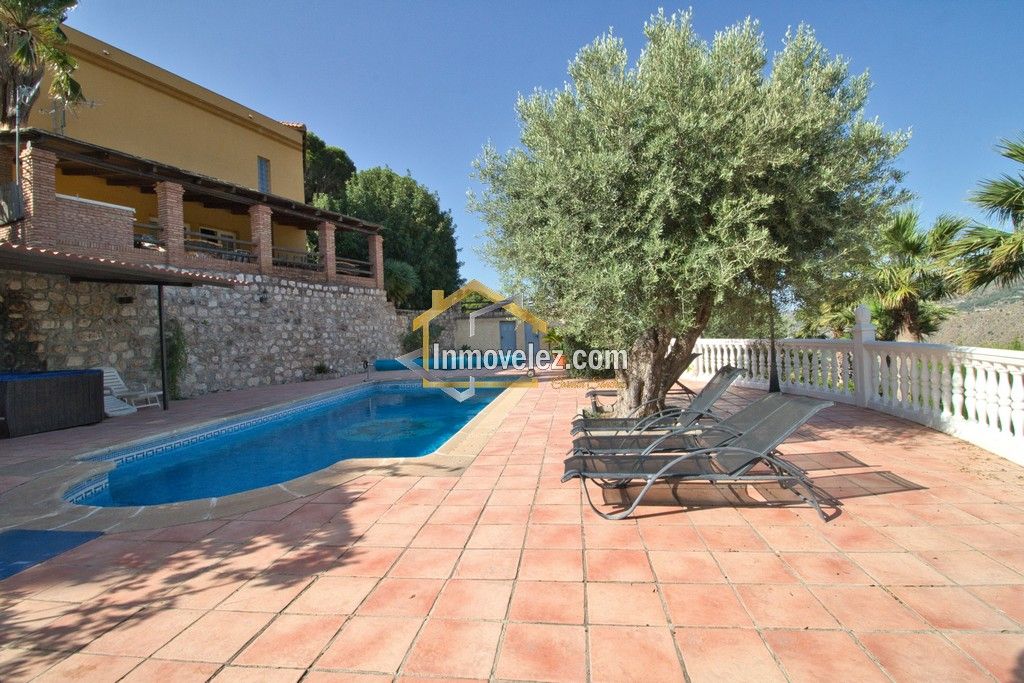 Cortijo rural en Vélez de Benaudalla (Ref.:0147)