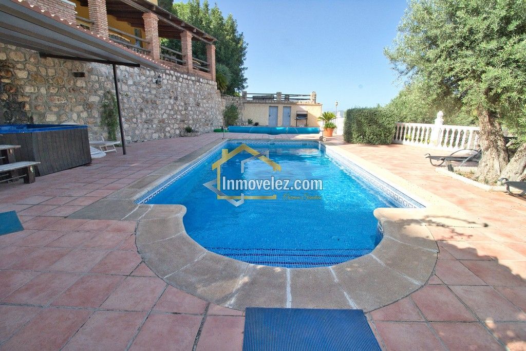 Cortijo rural en Vélez de Benaudalla (Ref.:0147)