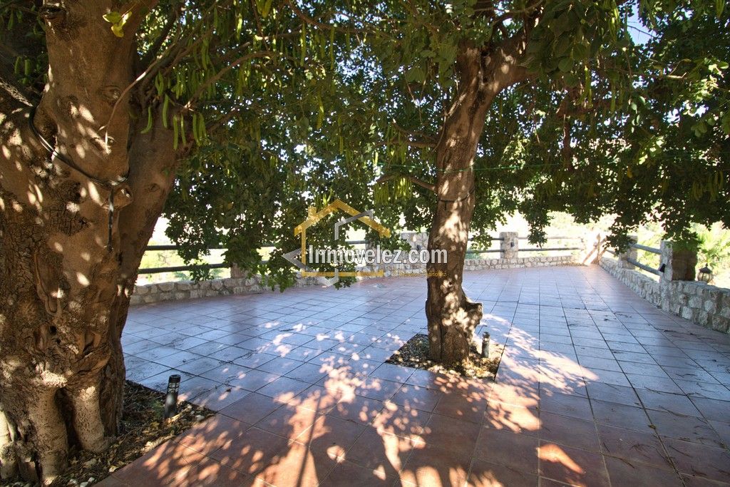Cortijo rural en Vélez de Benaudalla (Ref.:0147)