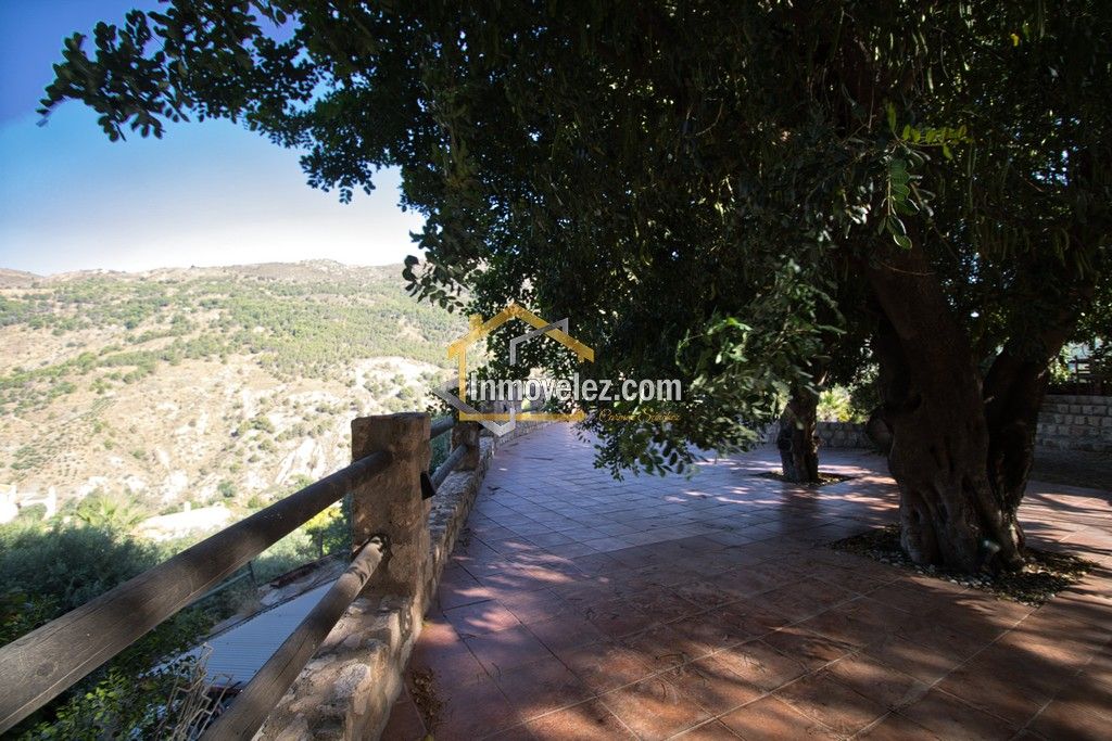 Cortijo rural en Vélez de Benaudalla (Ref.:0147)