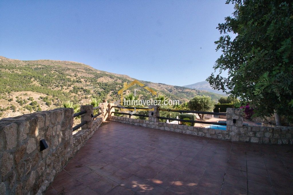 Cortijo rural en Vélez de Benaudalla (Ref.:0147)