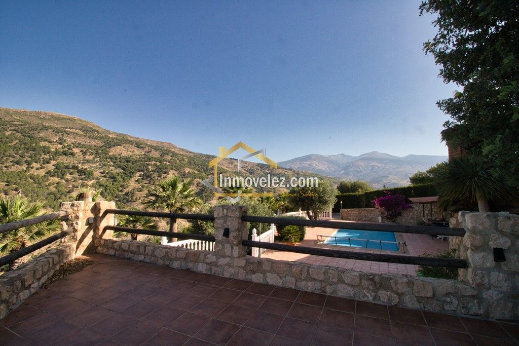 Cortijo rural en Vélez de Benaudalla (Ref.:0147)