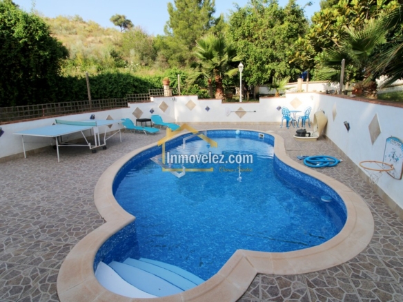 Casa de campo en Vélez de Benaudalla (Ref.:0444)