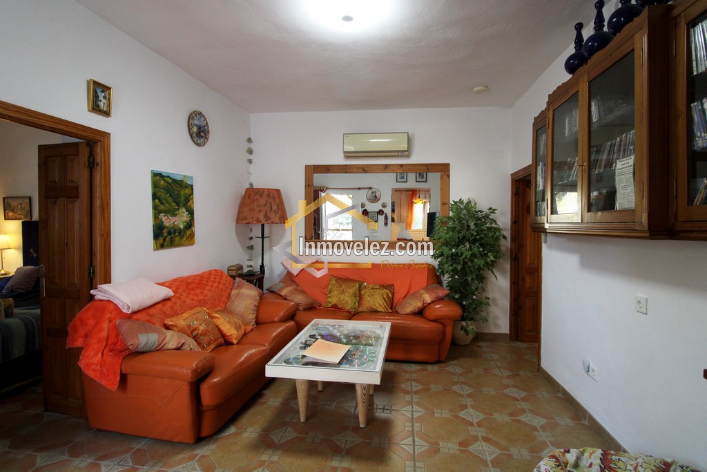 Casa de campo en Vélez de Benaudalla (Ref.:0444)