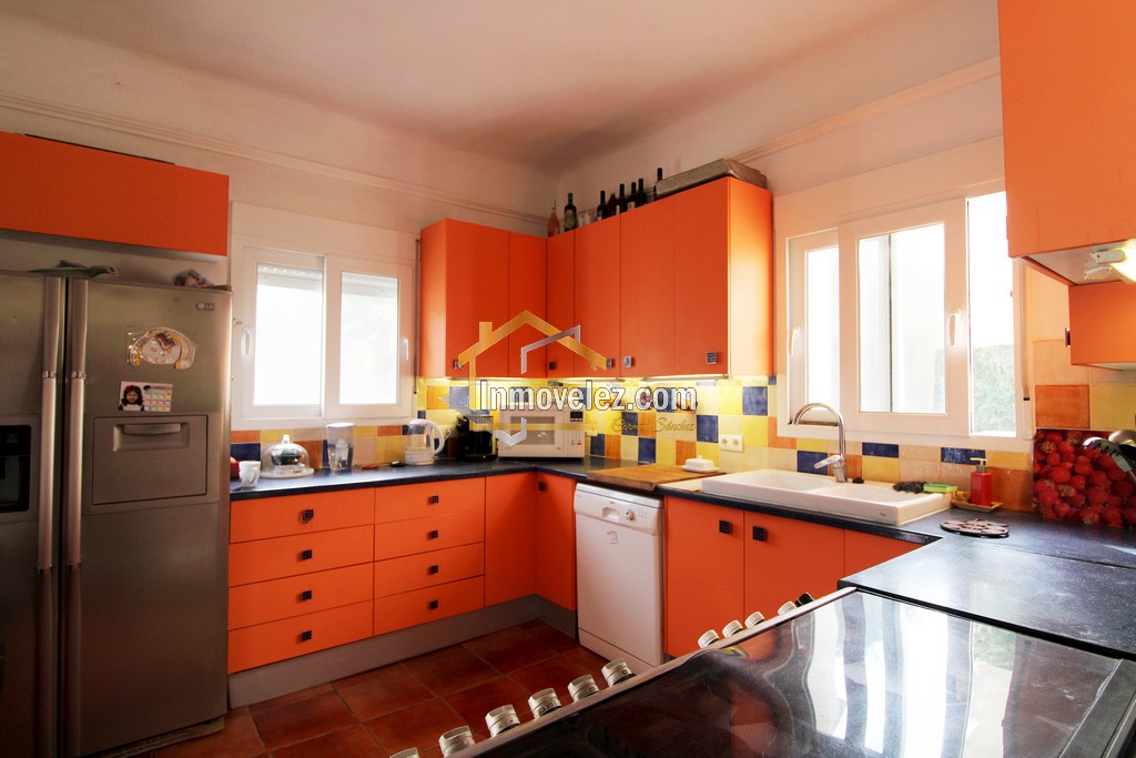 Casa de campo en Vélez de Benaudalla (Ref.:0444)