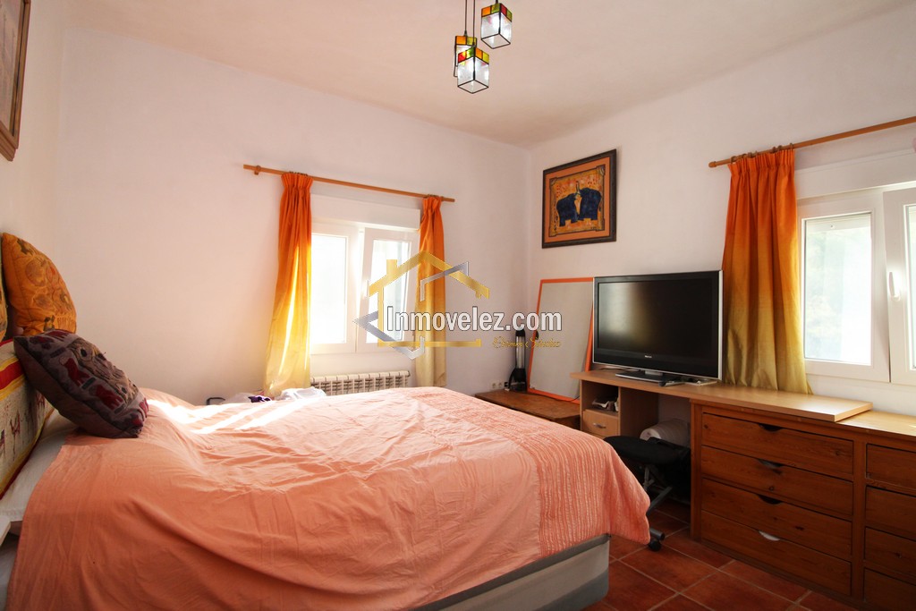 Casa de campo en Vélez de Benaudalla (Ref.:0444)