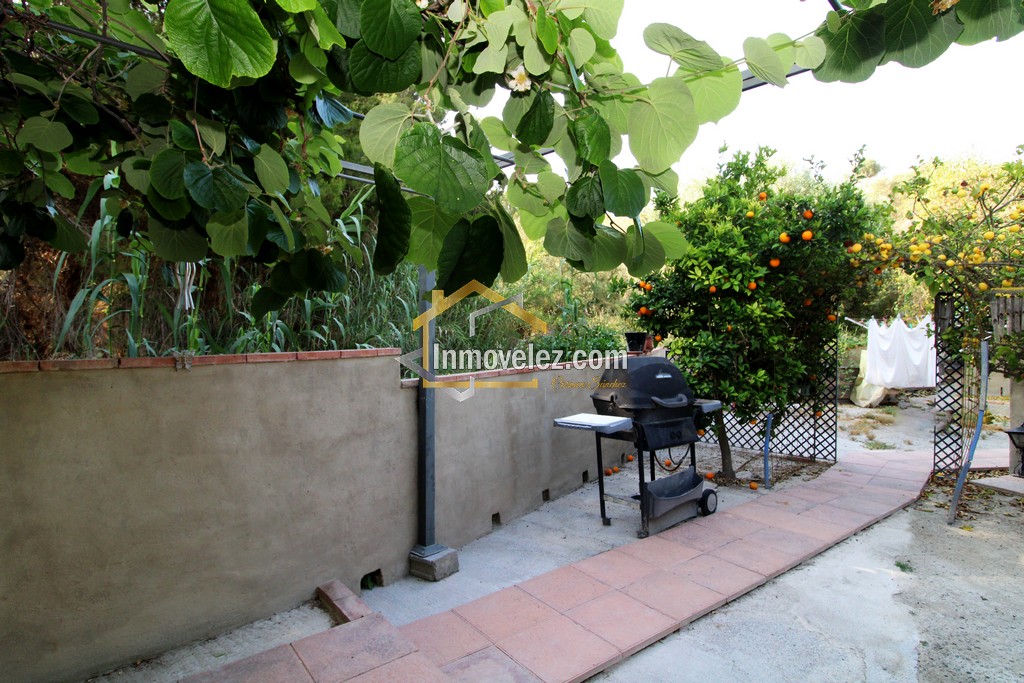 Casa de campo en Vélez de Benaudalla (Ref.:0444)
