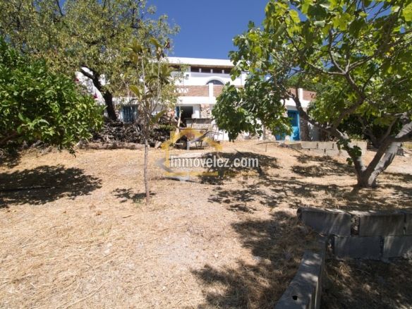 Cortijo en Vélez de Benaudalla (Ref.:0485)