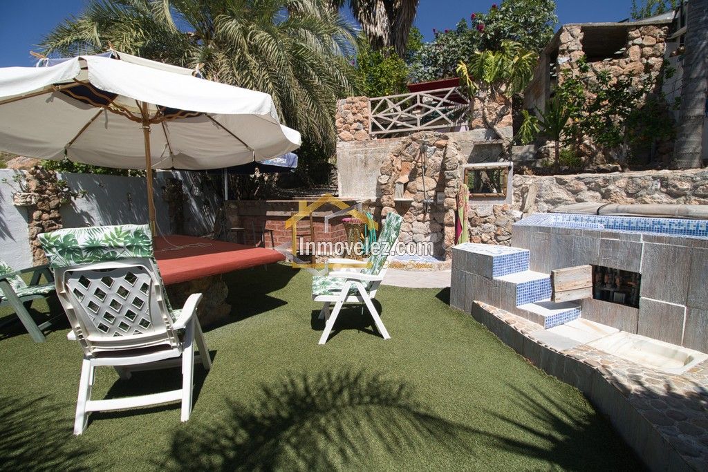 Cortijo en Vélez de Benaudalla (Ref.:0485)