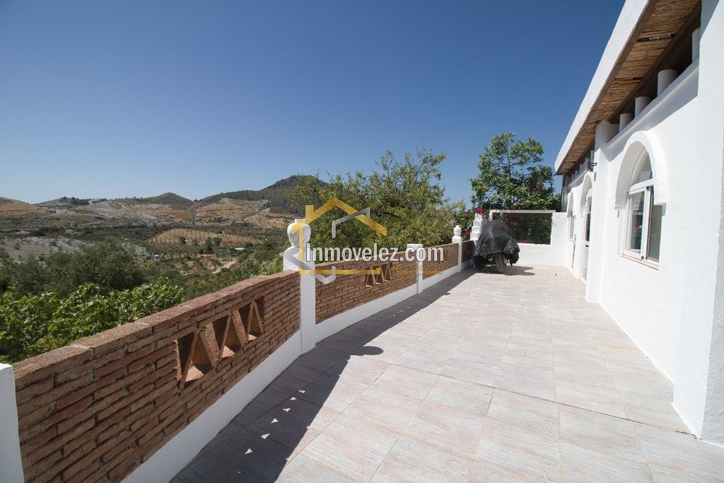 Cortijo en Vélez de Benaudalla (Ref.:0485)