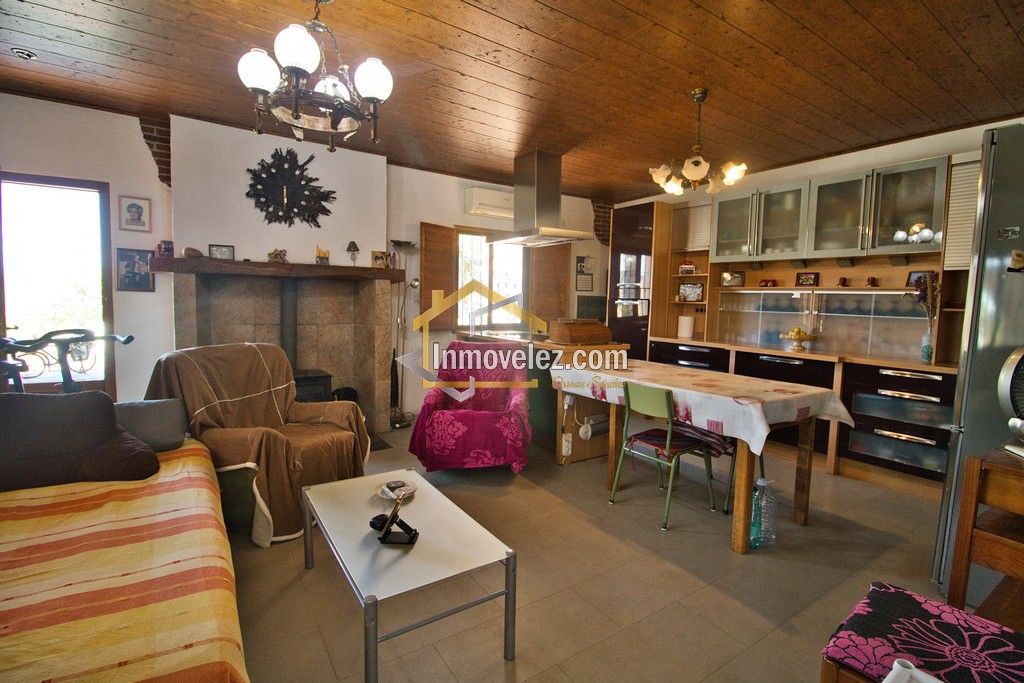 Cortijo en Vélez de Benaudalla (Ref.:0485)
