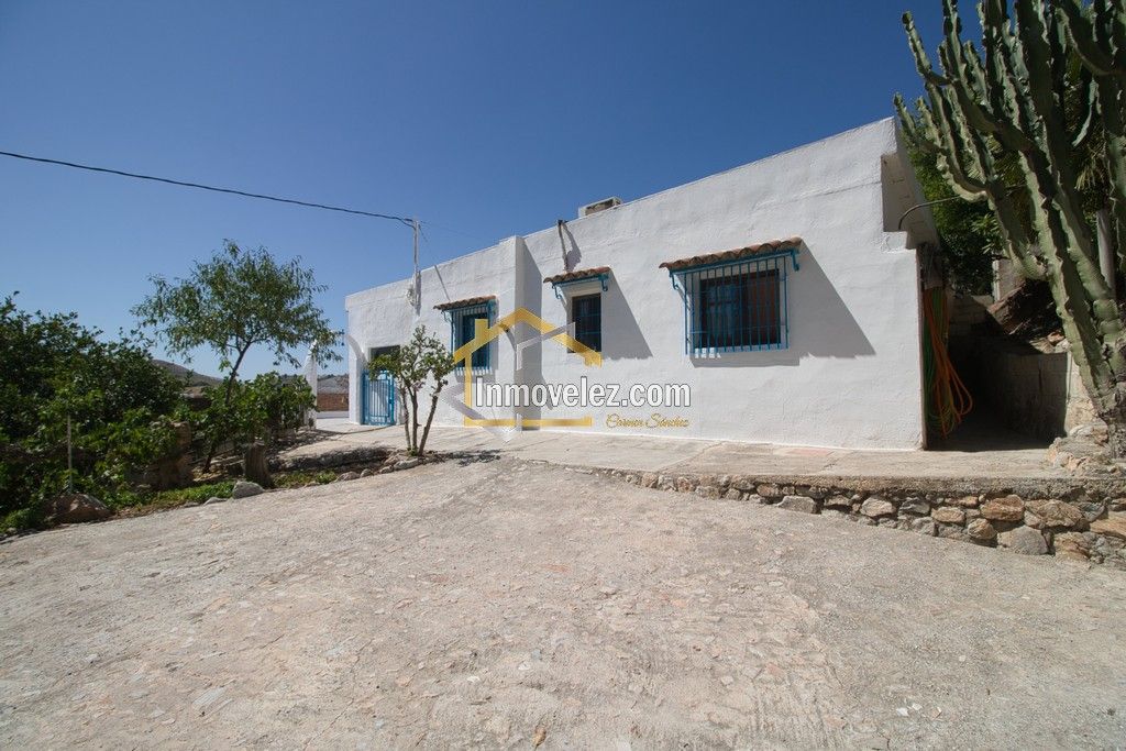 Cortijo en Vélez de Benaudalla (Ref.:0485)