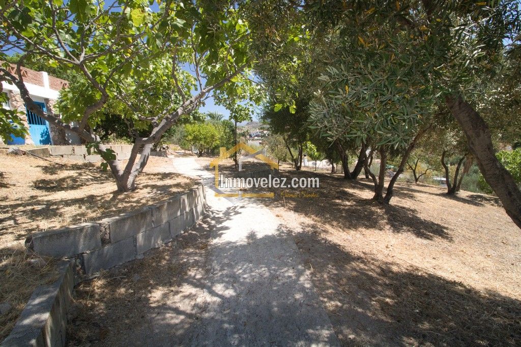Cortijo en Vélez de Benaudalla (Ref.:0485)