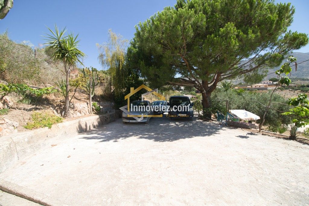 Cortijo en Vélez de Benaudalla (Ref.:0485)