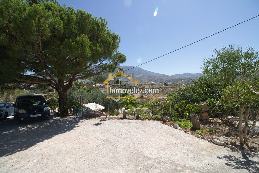 Cortijo en Vélez de Benaudalla (Ref.:0485)
