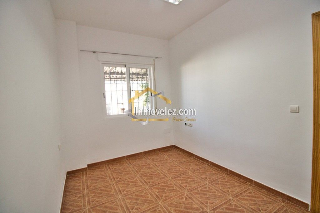 Cortijo en Vélez de Benaudalla (Ref.:0490)
