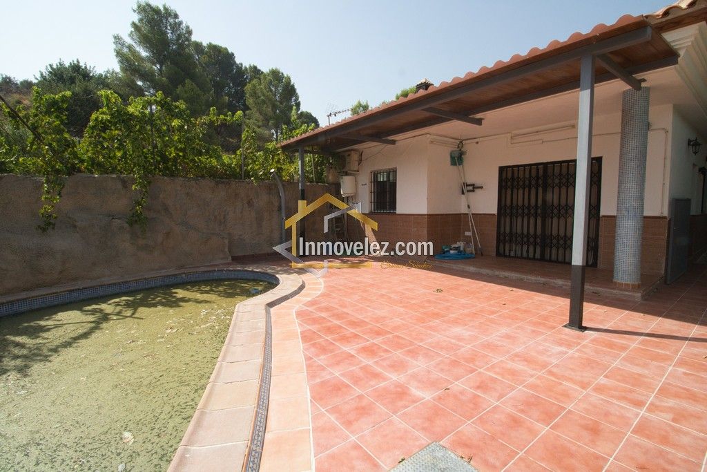 Cortijo en Vélez de Benaudalla (Ref.:0490)