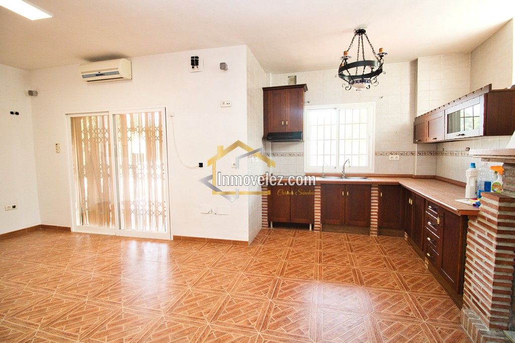 Cortijo en Vélez de Benaudalla (Ref.:0490)