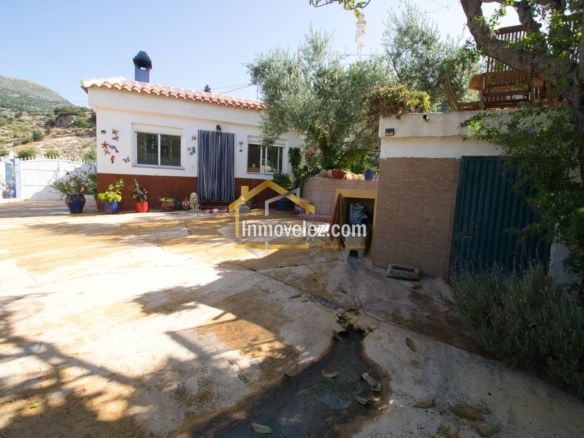 Cortijo en Vélez de Benaudalla (Ref.:0484)