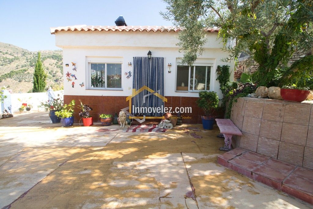 Cortijo en Vélez de Benaudalla (Ref.:0484)