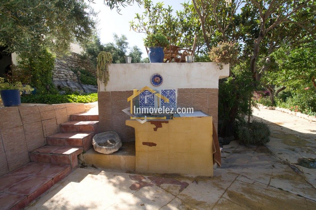 Cortijo en Vélez de Benaudalla (Ref.:0484)