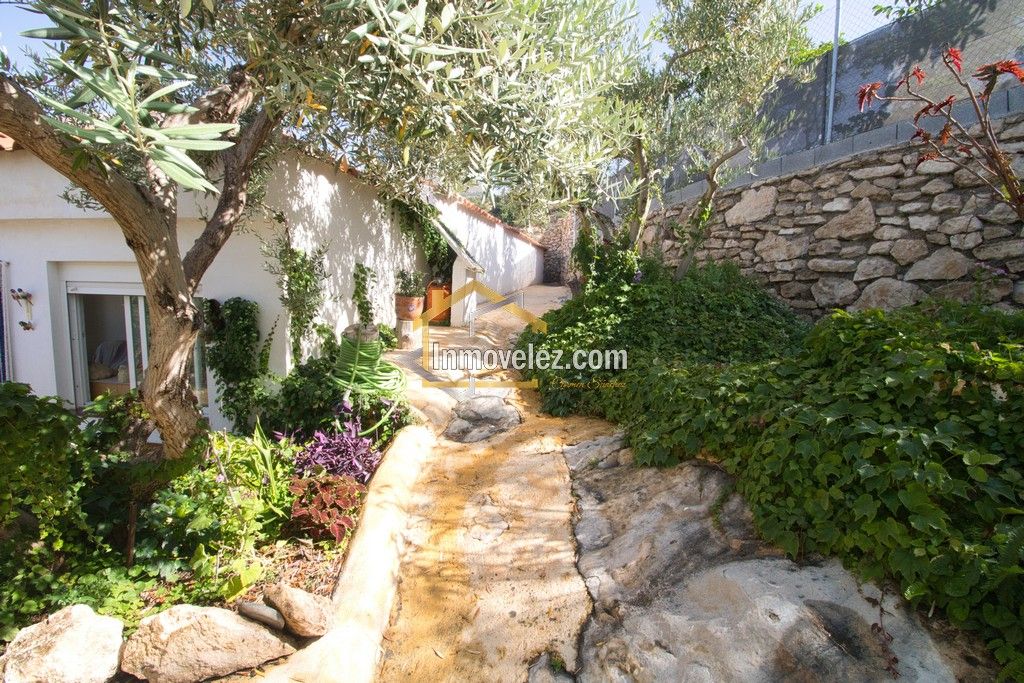 Cortijo en Vélez de Benaudalla (Ref.:0484)