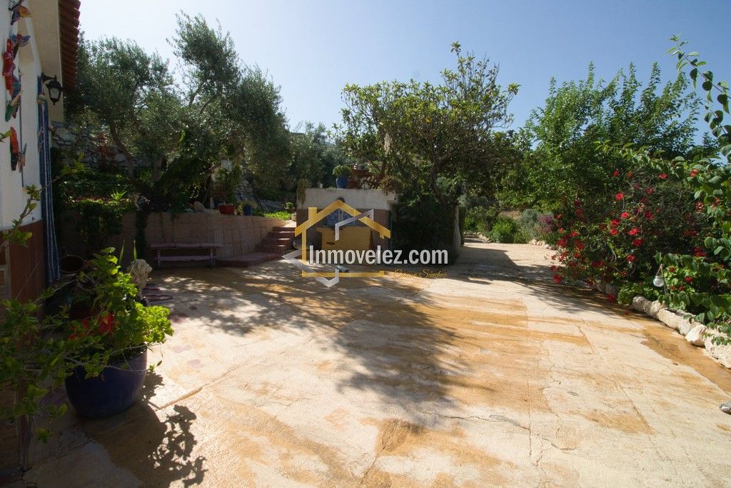 Cortijo en Vélez de Benaudalla (Ref.:0484)