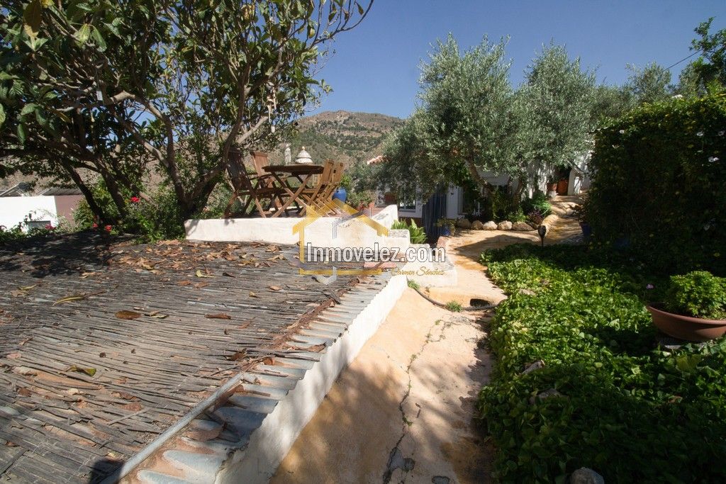 Cortijo en Vélez de Benaudalla (Ref.:0484)