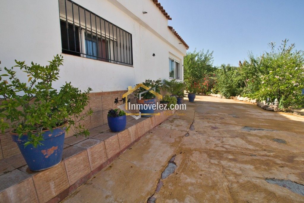 Cortijo en Vélez de Benaudalla (Ref.:0484)